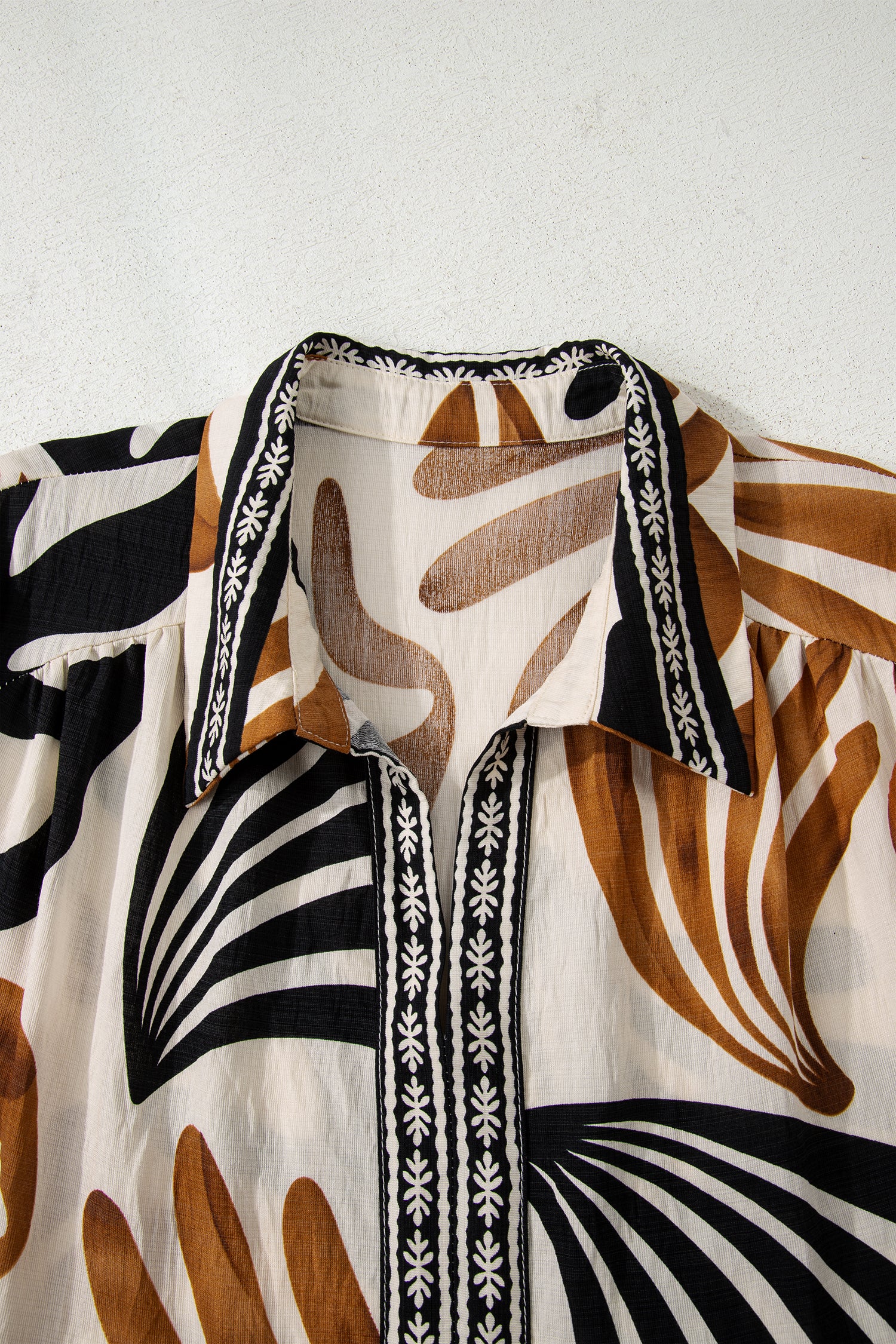 White Plus Size Abstract Print Contrast Collar Split Neck Shift Long Dress